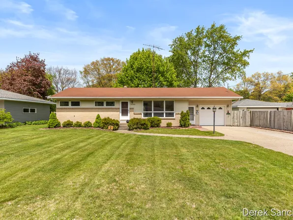 14169 Carol St, Holland, MI 49424