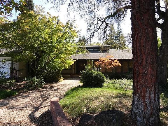 2nd image of 106 Oak Rock Cir