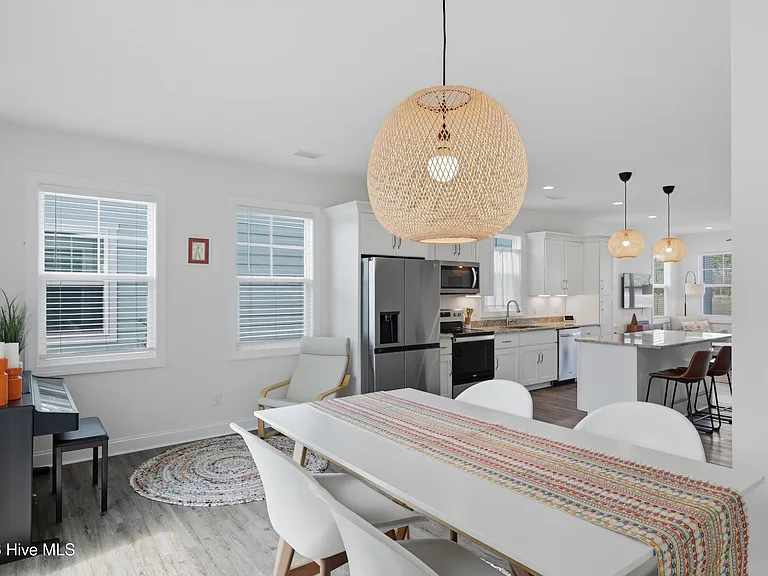 4744 Siddons Dr — Photo 18