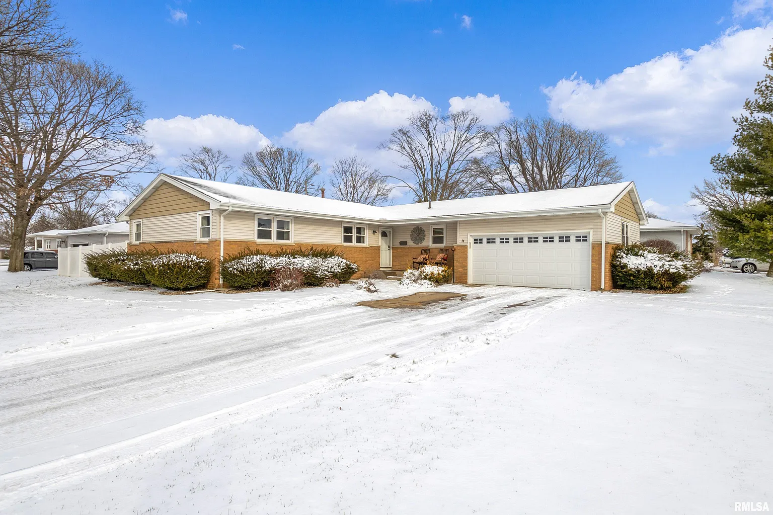 317 E Hazelwood St photo 1