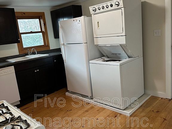 3rd image of 60 Franklin St #B