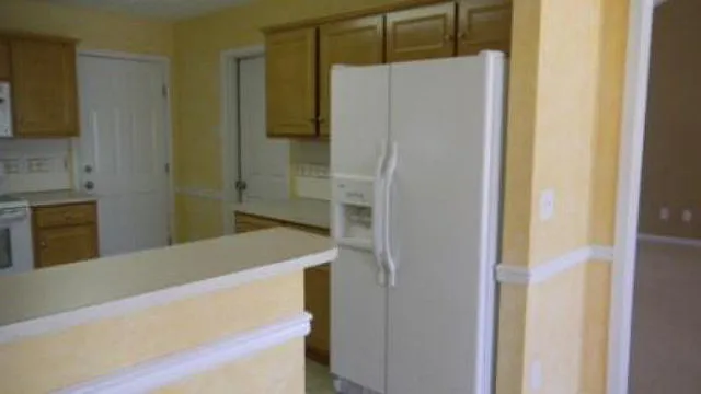 8028 Garrett Pines Dr — Photo 3
