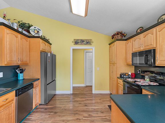 5th image of 2537 Hugo Rd.