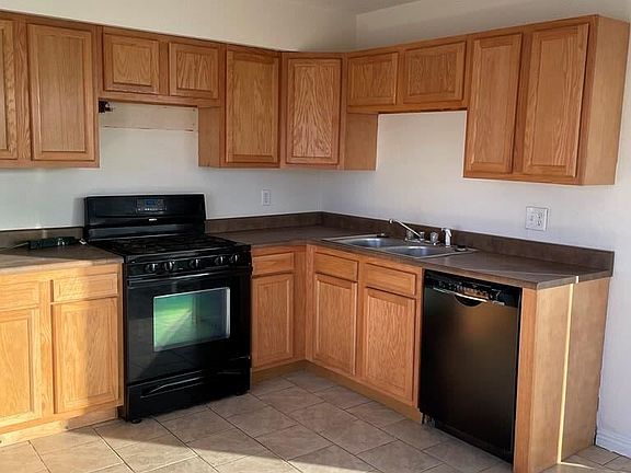 2nd image of 1608 Crestmoor Dr