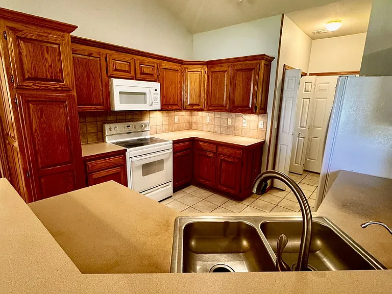 3802 Maple Rd — Photo 11