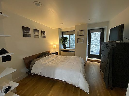 3rd image of 213 E 37th St #Be