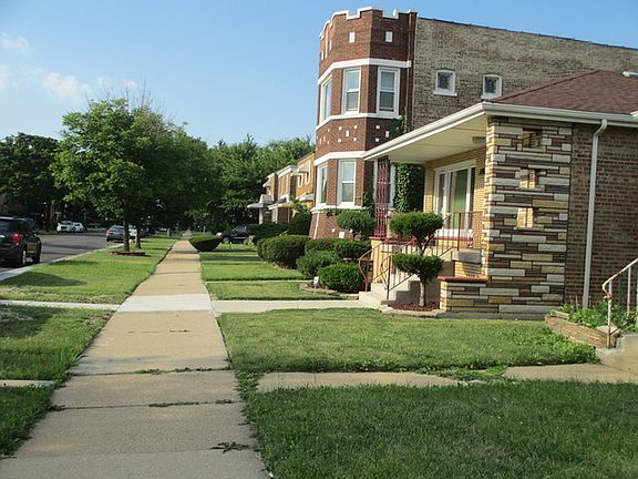 3rd image of 10643 S Dr Martin Luther King Jr Dr