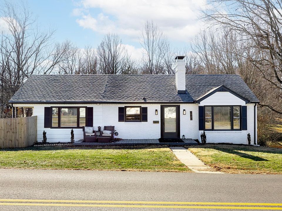1st image of 909 Lake Dr