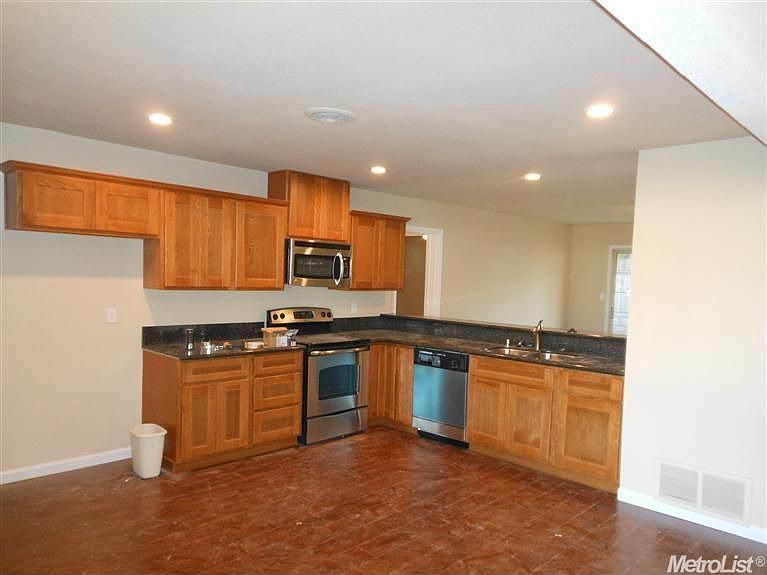 1st image of 5879 Woodleigh Dr