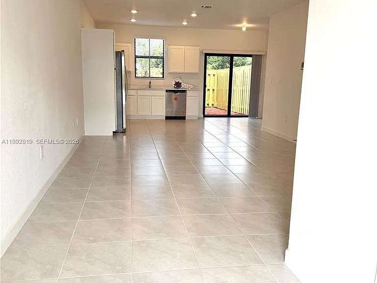 359 NE 16th St — Photo 8