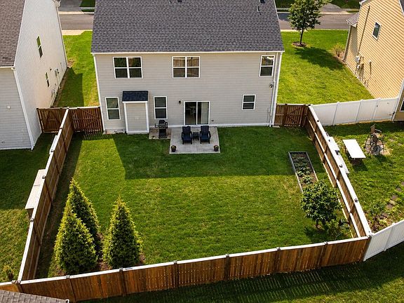 2nd image of 1115 High Fox Dr