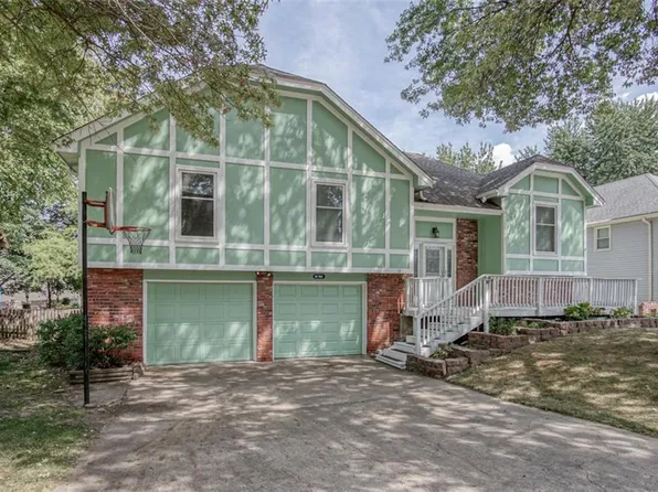 14761 S Homestead Dr, Olathe, KS 66062