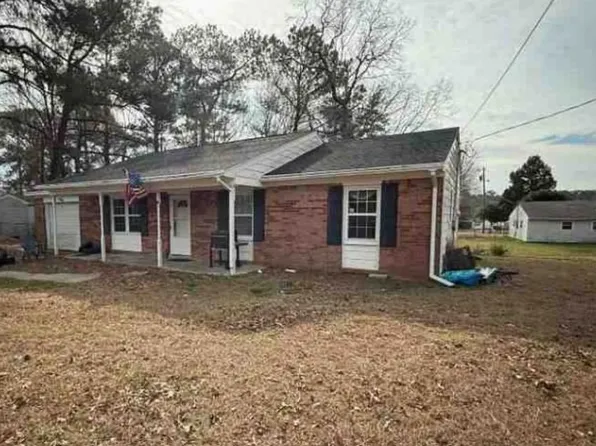 109 Royal Ct, Jacksonville, NC 28546