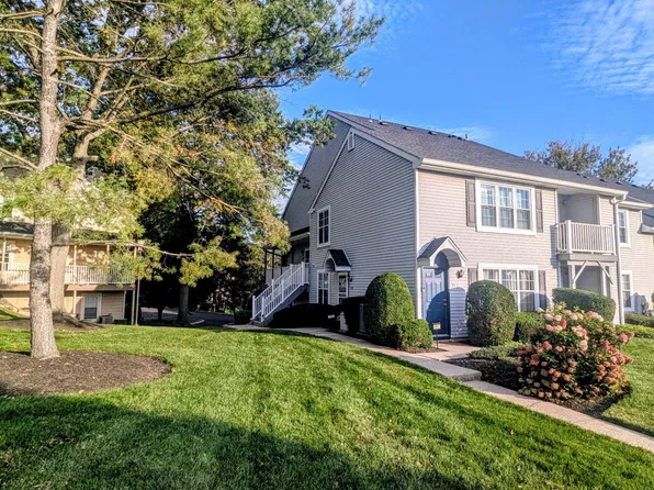714 Sparrow Ln, Langhorne, PA 19047