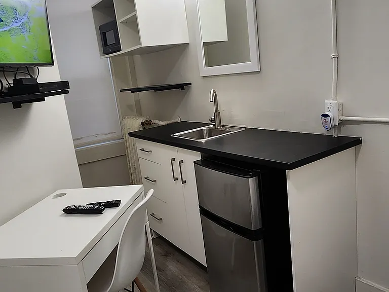134 Powell St — Photo 3