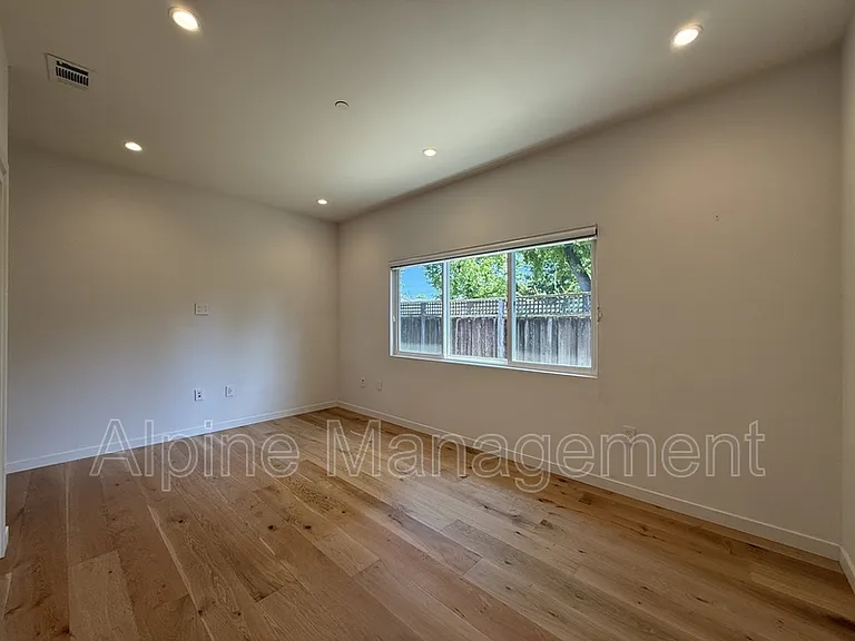 1163 W Iowa Ave — Photo 25