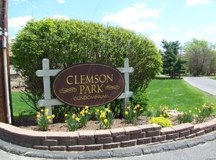 11 Sycamore Dr, Middletown, NY 10940