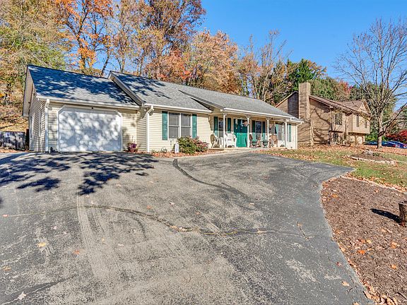 2nd image of 3527 Chaparral Dr