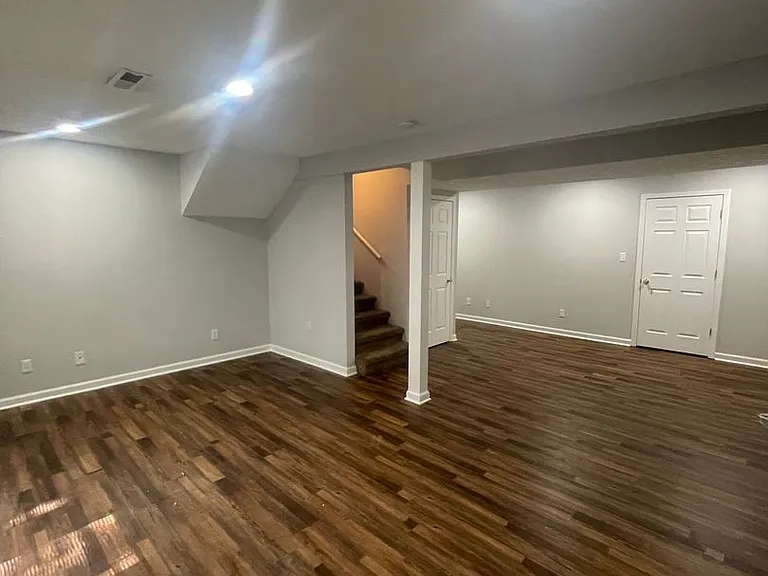 1215 Overton Ln — Photo 10