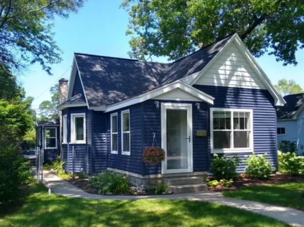 913 Lincoln St, Traverse City, MI 49686