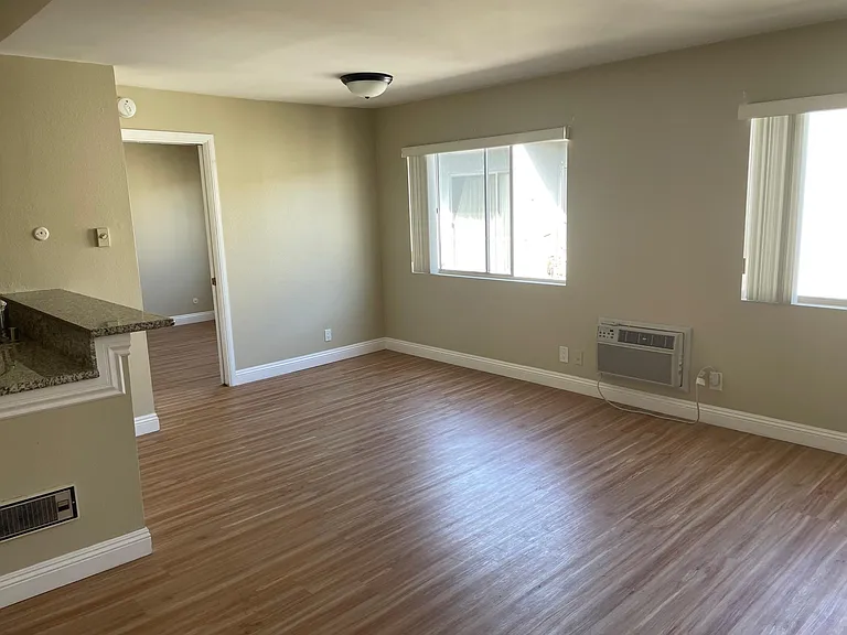 220 S La Fayette Park Pl #304 — Photo 2