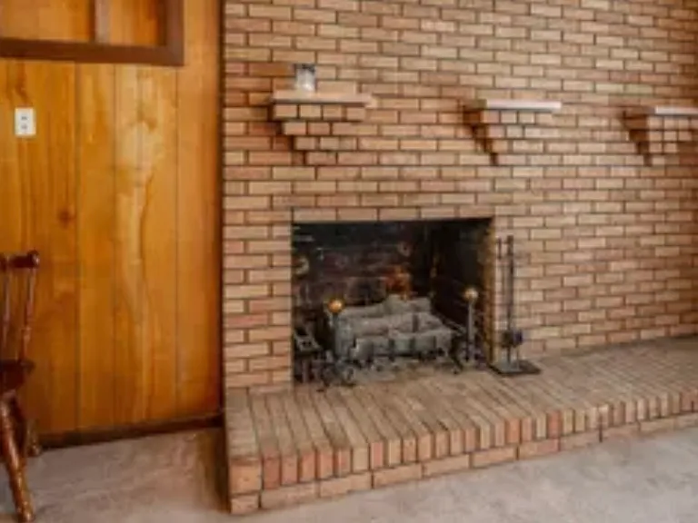 305 Hall St — Photo 14