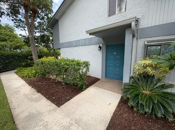 2753 S OAKLAND FOREST Drive #102, Oakland Park, FL 33309