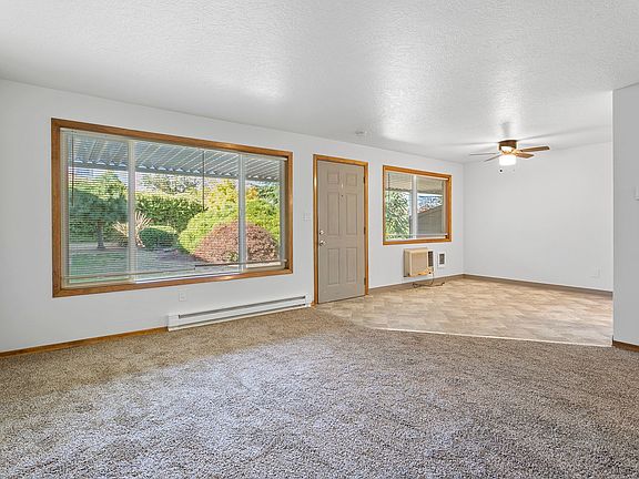 4th image of 12240 NE Siskiyou St #3