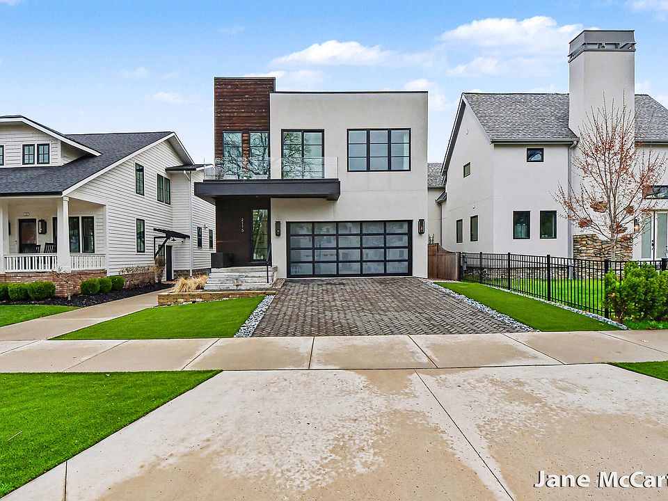 1st image of 2115 Lake Dr SE