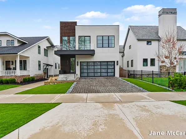 2115 Lake Dr SE, East Grand Rapids, MI 49506