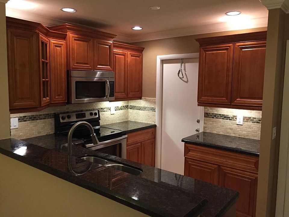 1st image of 560 SE 2nd Ave APT H22