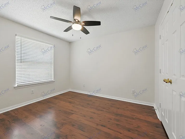 544 Layton Dr — Photo 16
