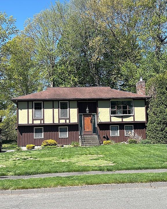 1st image of 104 Paul Revere Dr