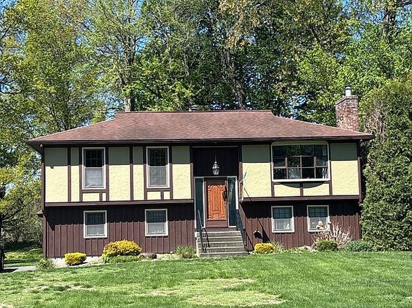 104 Paul Revere Dr