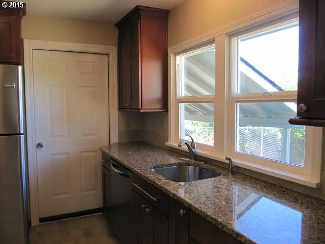 350 N Maple St — Photo 8
