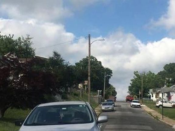 Exterior Neighborhood (street photo)