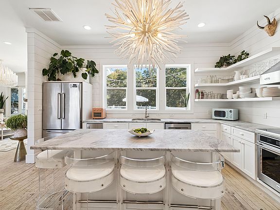 3rd image of 43 Suzanne Dr