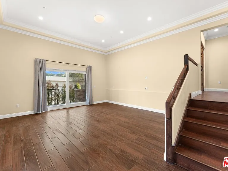 1630 Bridgeport Dr — Photo 2