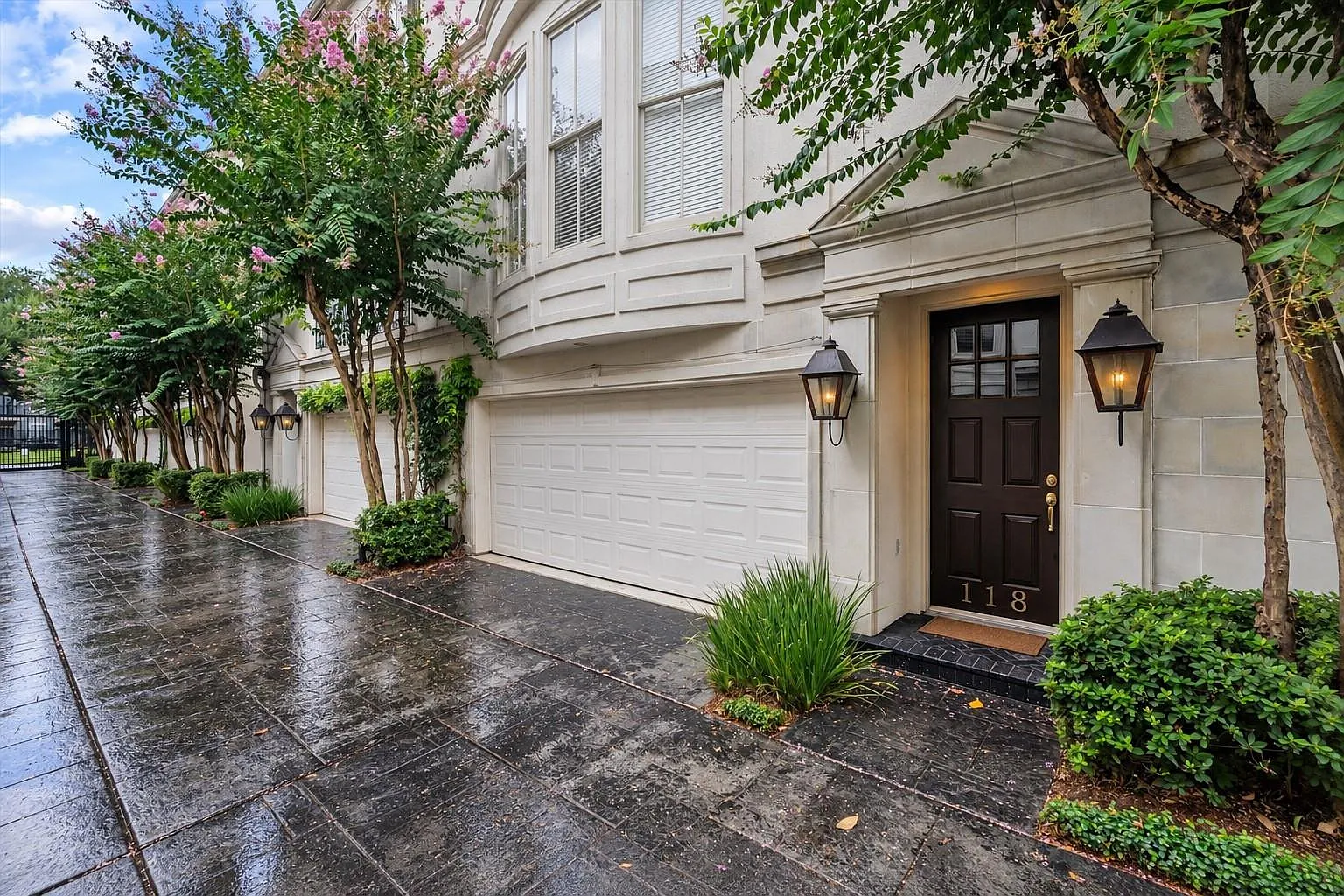 3 bed, 3.5 bath, 2337 sqft, $3,600 — Photo 2