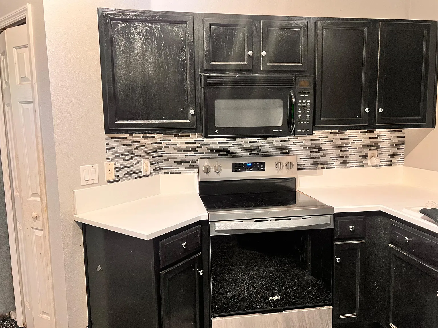 4 bed, 2.0 bath, 2800 sqft, $1,001 — Photo 4