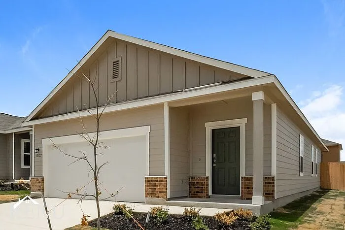 3 bed, 2.0 bath, 1401 sqft, $1,735 — Photo 2