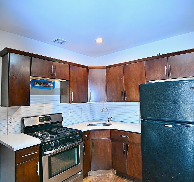 1st image of 15 Herkimer St #4