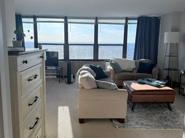 1560 N Sandburg Ter, Chicago, IL