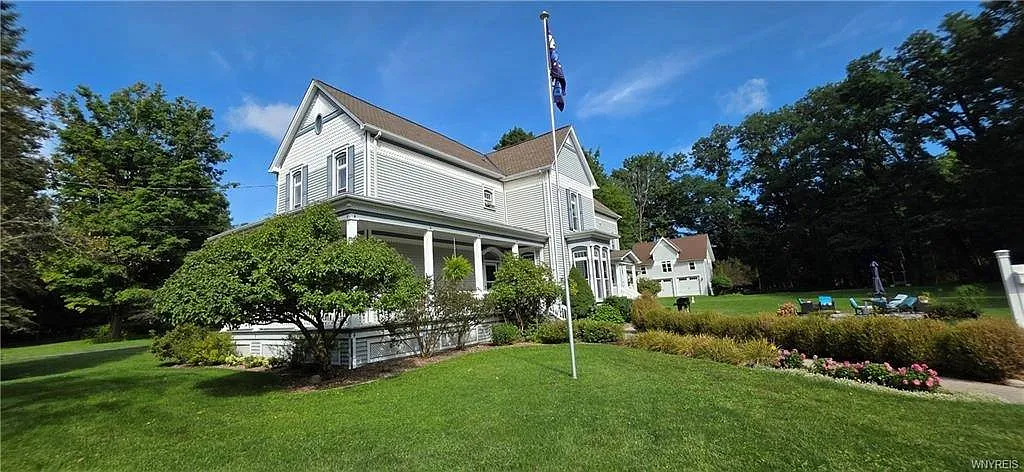 3 bed, 1.5 bath, 1912 sqft, $1,500 — Photo 2