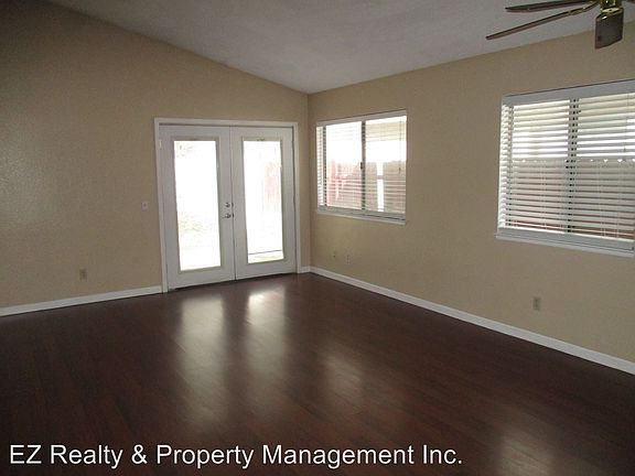 3rd image of 963 Dahlia Ct