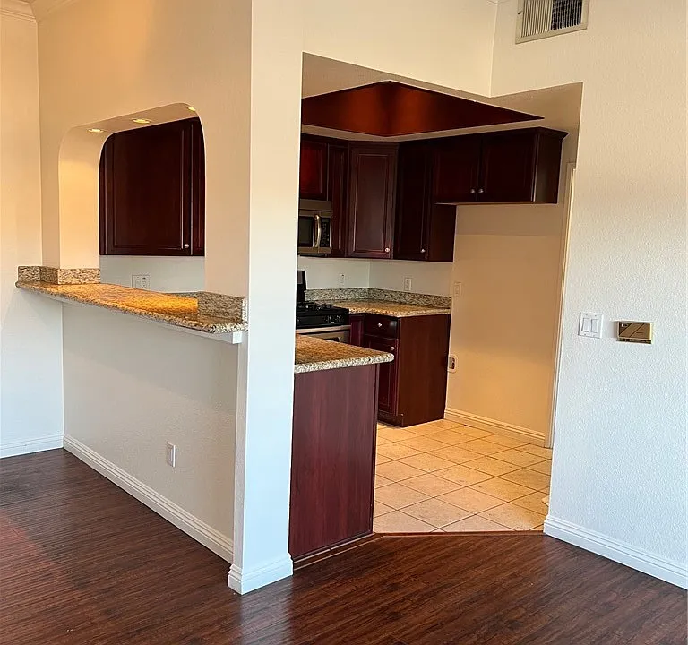10943 Laurel Canyon Blvd #C20