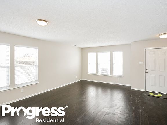 4th image of 10110 Pine Grove Way