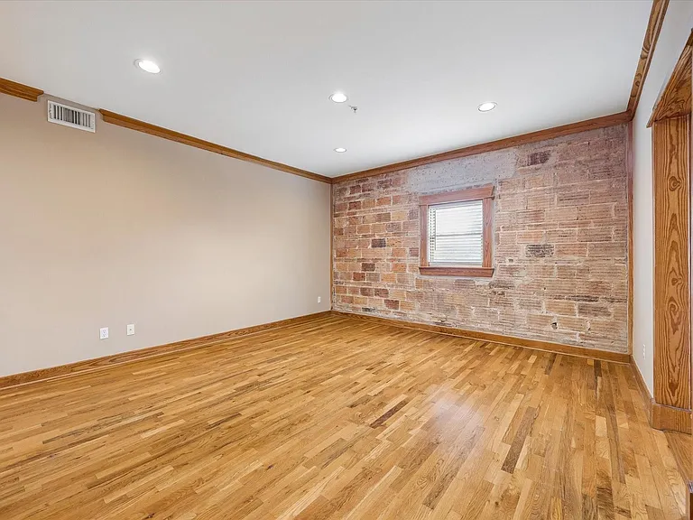 215 W Norma St #302 — Photo 22