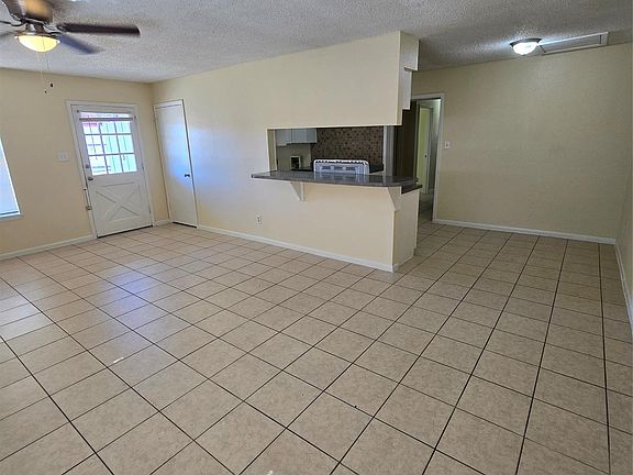 2nd image of 208 NW River Rd