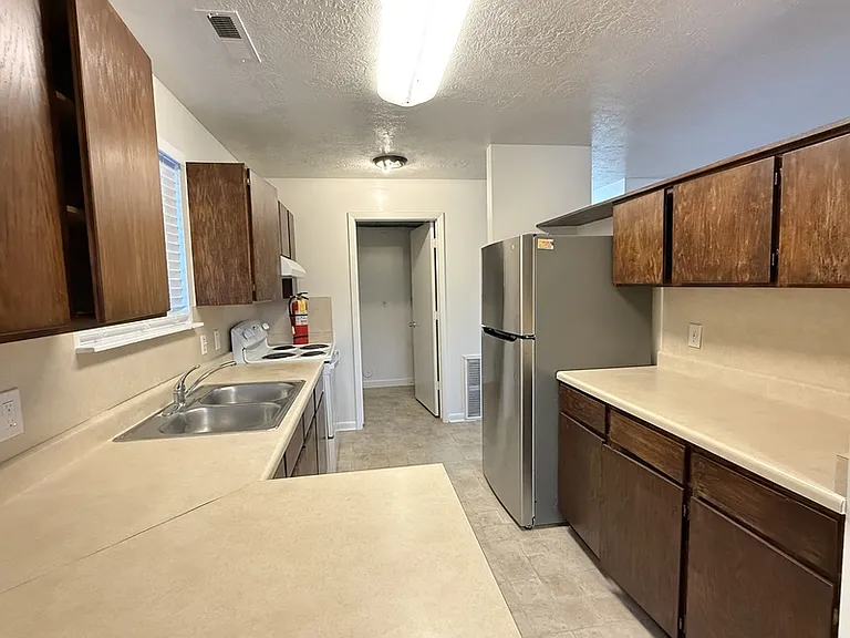 966 S Glendale St — Photo 11
